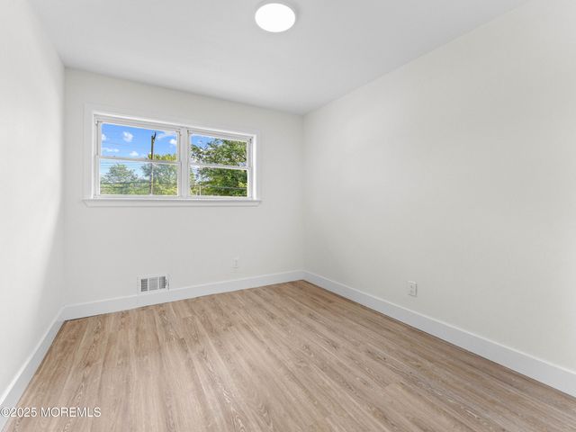37 Bryant Drive, Jackson, NJ 08527