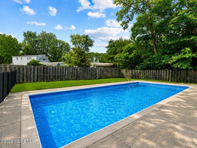 37 Bryant Drive, Jackson, NJ 08527