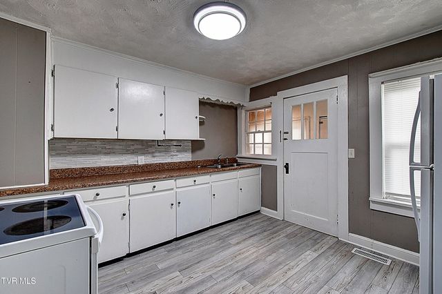 805 East Maple Street, Johnson City, TN 37601