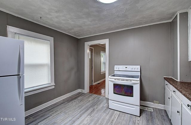 805 East Maple Street, Johnson City, TN 37601