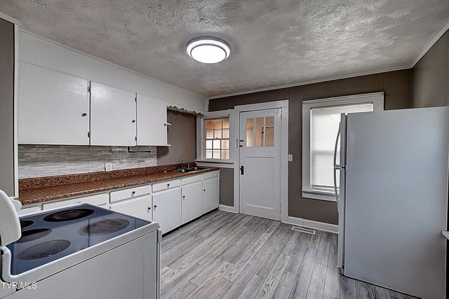 805 East Maple Street, Johnson City, TN 37601