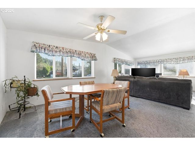 341 S 9TH St, Kalama, WA 98625