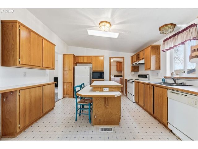 341 S 9TH St, Kalama, WA 98625