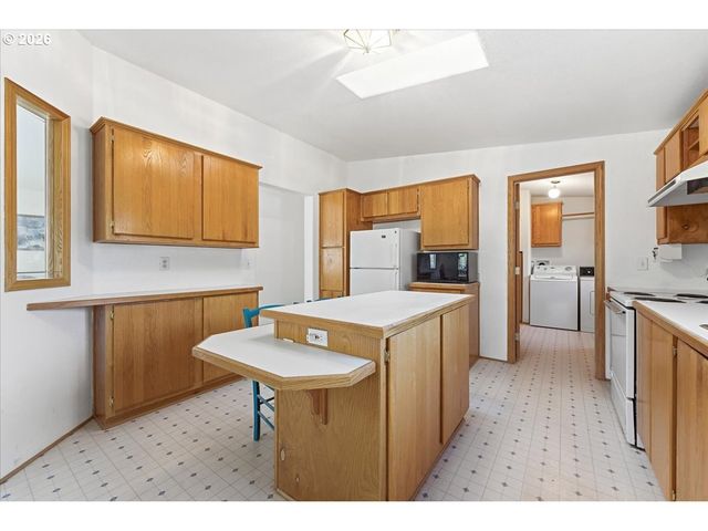 341 S 9TH St, Kalama, WA 98625