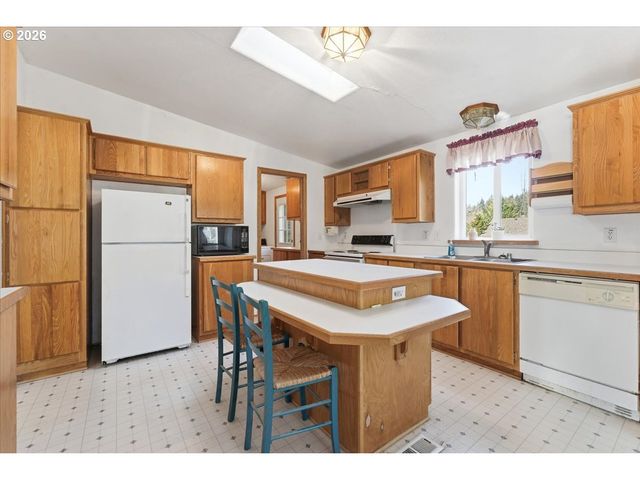 341 S 9TH St, Kalama, WA 98625