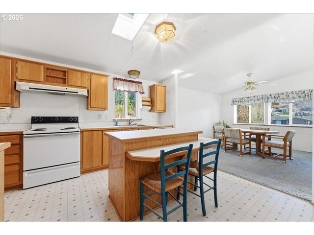 341 S 9TH St, Kalama, WA 98625
