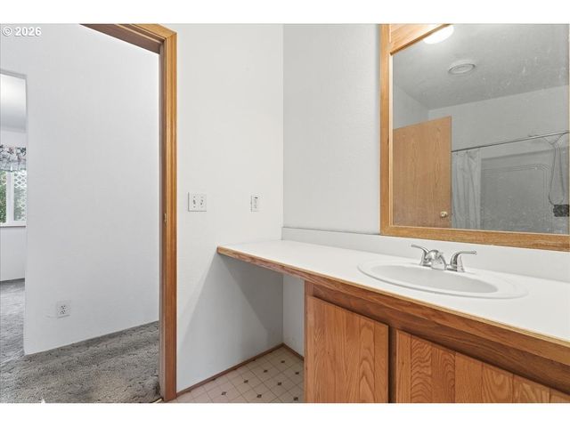 341 S 9TH St, Kalama, WA 98625
