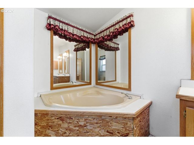 341 S 9TH St, Kalama, WA 98625
