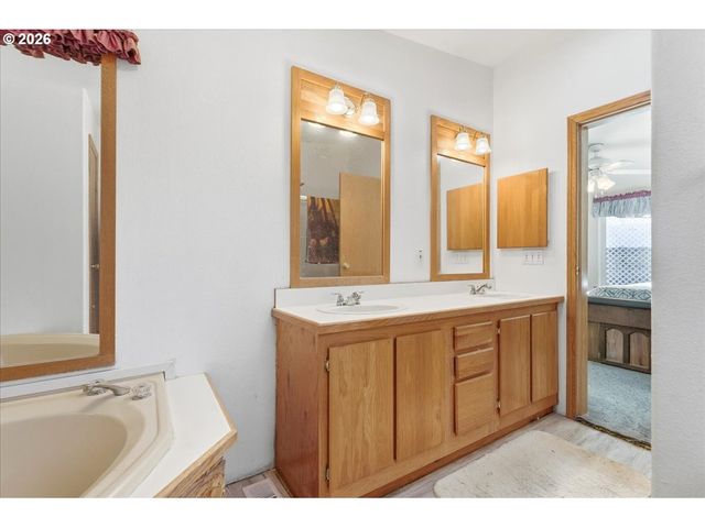 341 S 9TH St, Kalama, WA 98625