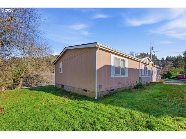 341 S 9TH St, Kalama, WA 98625