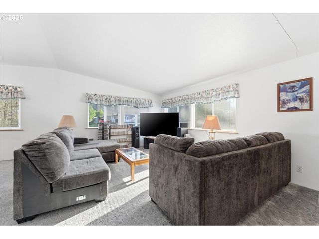 341 S 9TH St, Kalama, WA 98625