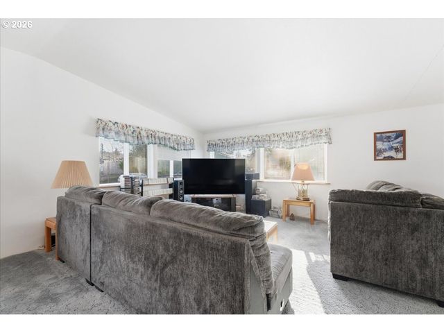 341 S 9TH St, Kalama, WA 98625