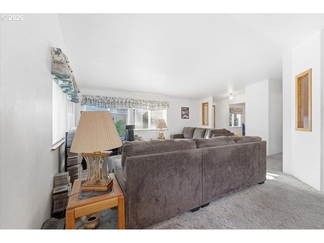 341 S 9TH St, Kalama, WA 98625