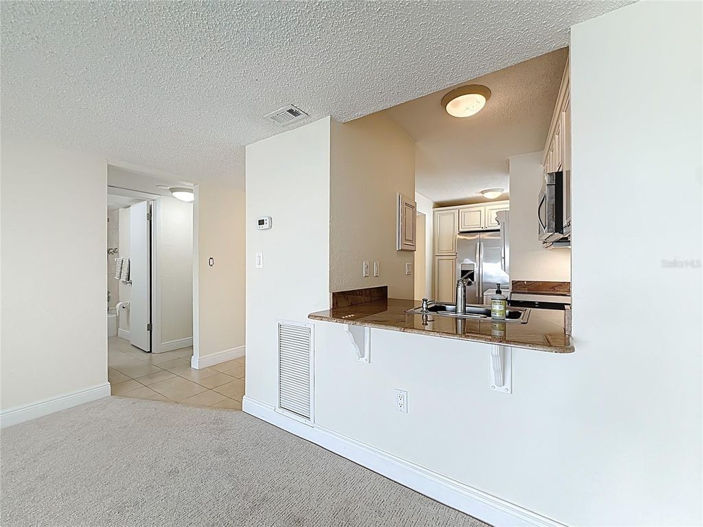 Image 13 of property listing at 1361 SNELL ISLE BOULEVARD NE 6, St Petersburg, FL 33704