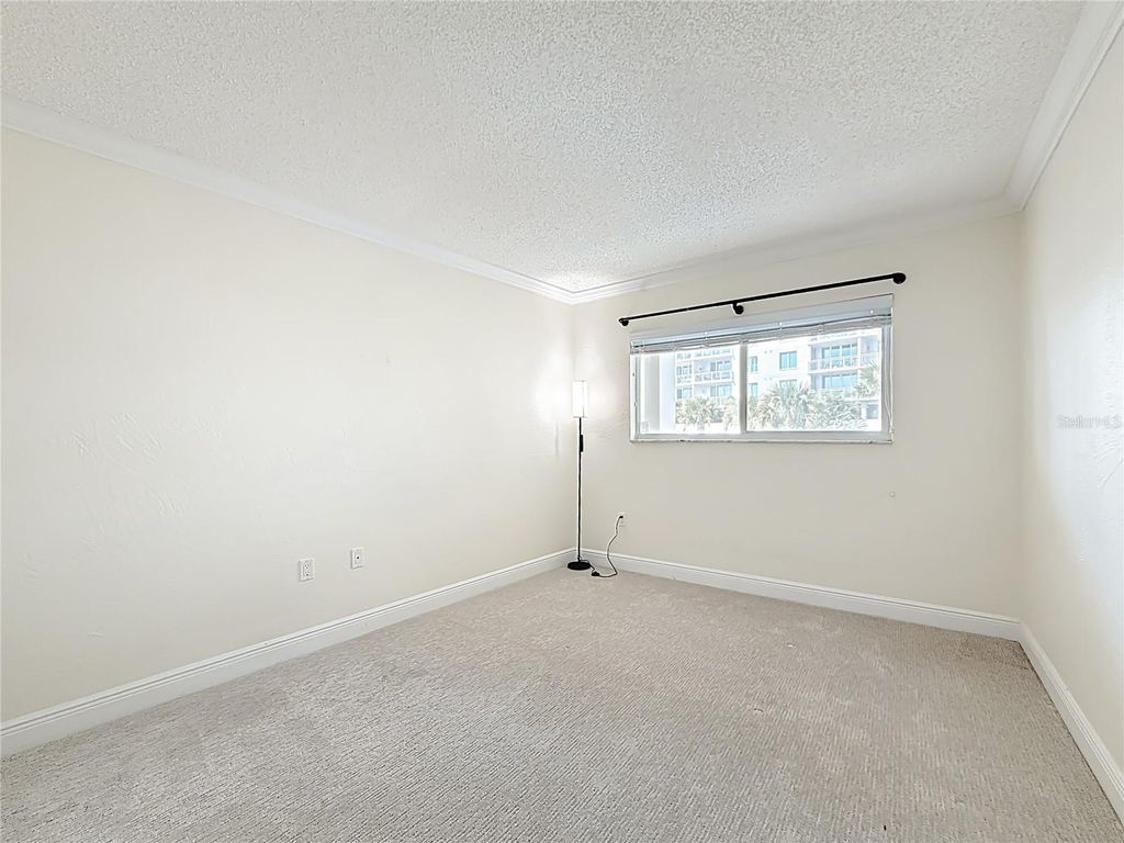 Image 25 of property listing at 1361 SNELL ISLE BOULEVARD NE 6, St Petersburg, FL 33704