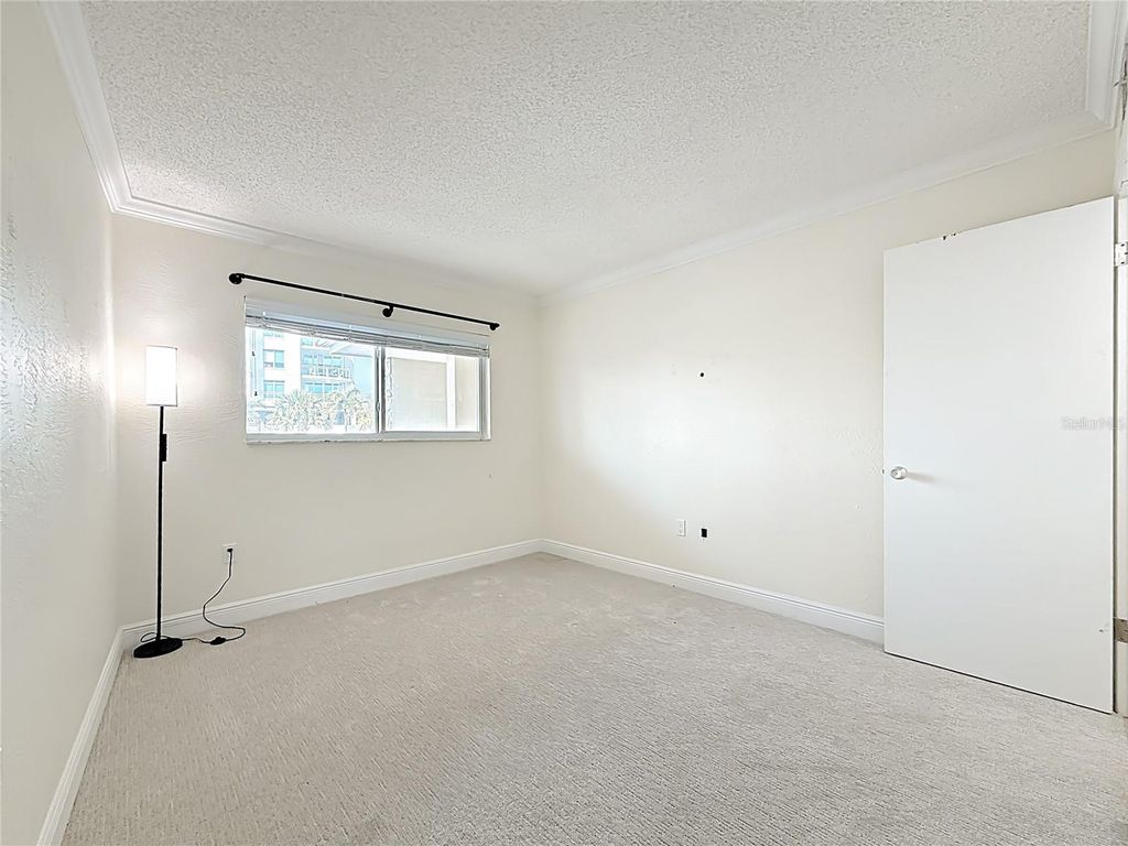 Image 26 of property listing at 1361 SNELL ISLE BOULEVARD NE 6, St Petersburg, FL 33704