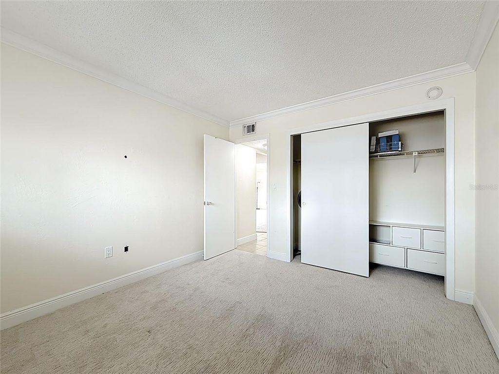 Image 27 of property listing at 1361 SNELL ISLE BOULEVARD NE 6, St Petersburg, FL 33704