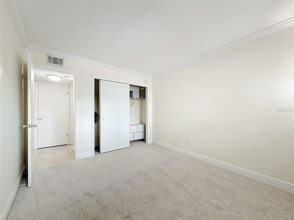 Image 28 of property listing at 1361 SNELL ISLE BOULEVARD NE 6, St Petersburg, FL 33704