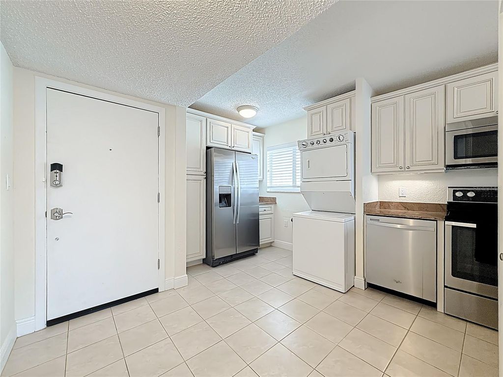 Image 29 of property listing at 1361 SNELL ISLE BOULEVARD NE 6, St Petersburg, FL 33704