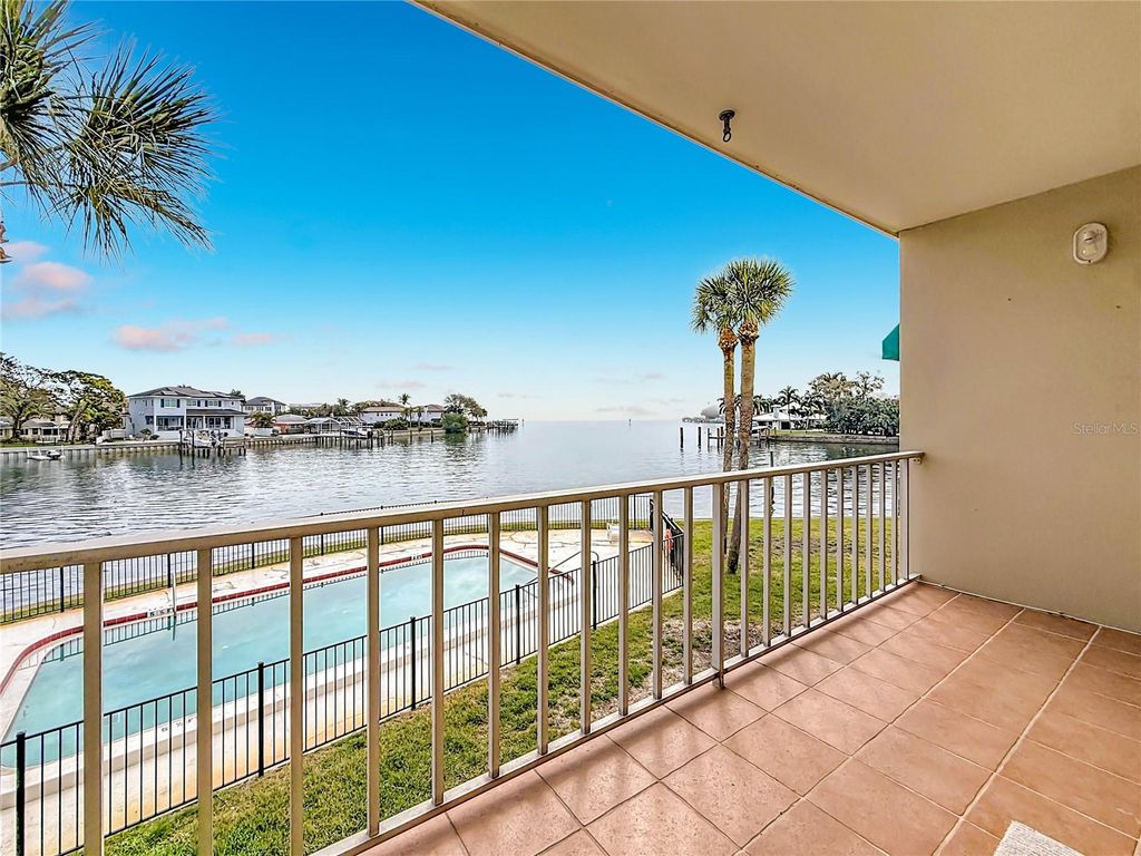 Image 32 of property listing at 1361 SNELL ISLE BOULEVARD NE 6, St Petersburg, FL 33704