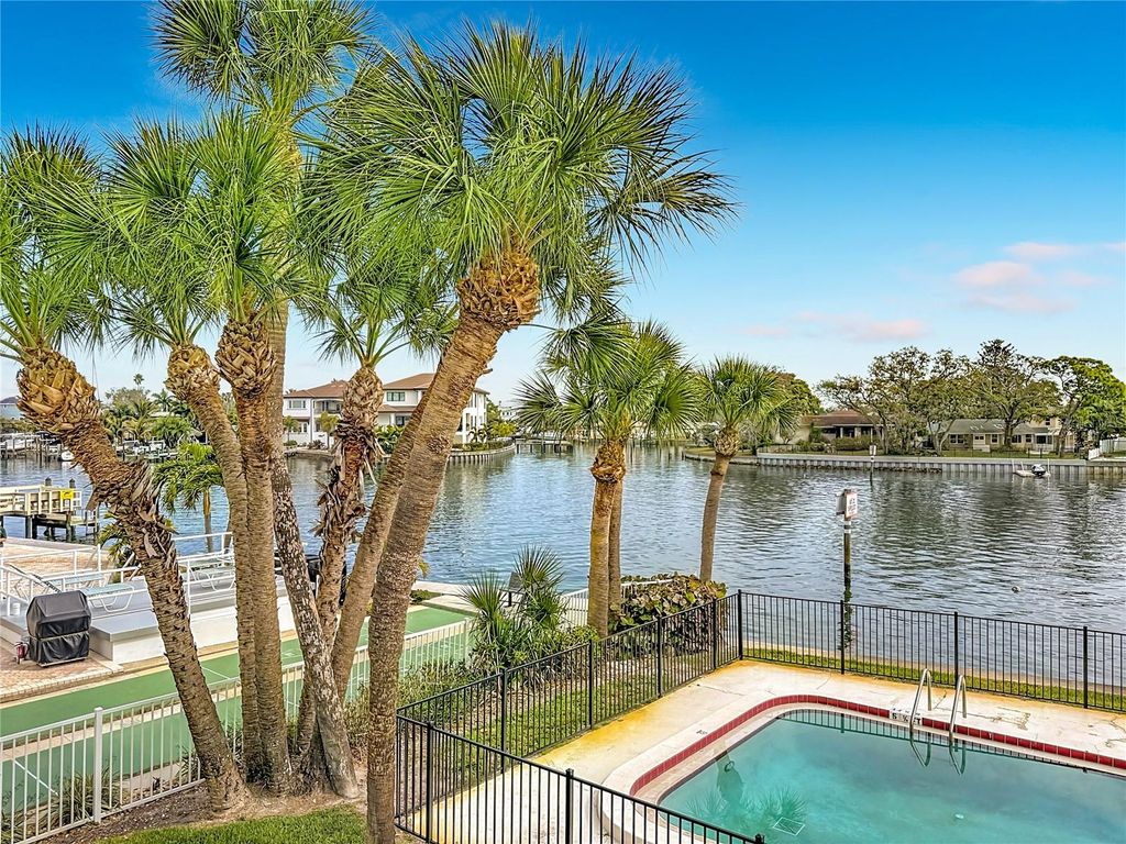 Image 36 of property listing at 1361 SNELL ISLE BOULEVARD NE 6, St Petersburg, FL 33704