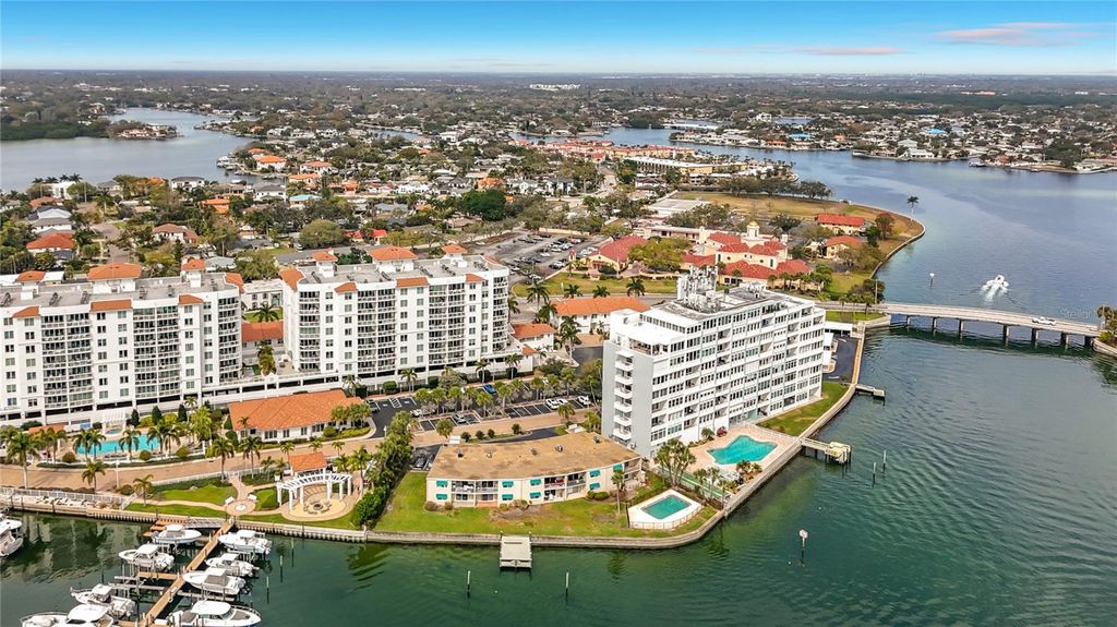 Image 44 of property listing at 1361 SNELL ISLE BOULEVARD NE 6, St Petersburg, FL 33704