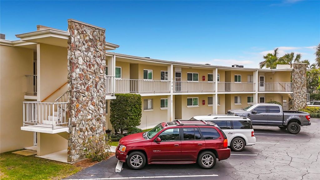 Image 49 of property listing at 1361 SNELL ISLE BOULEVARD NE 6, St Petersburg, FL 33704