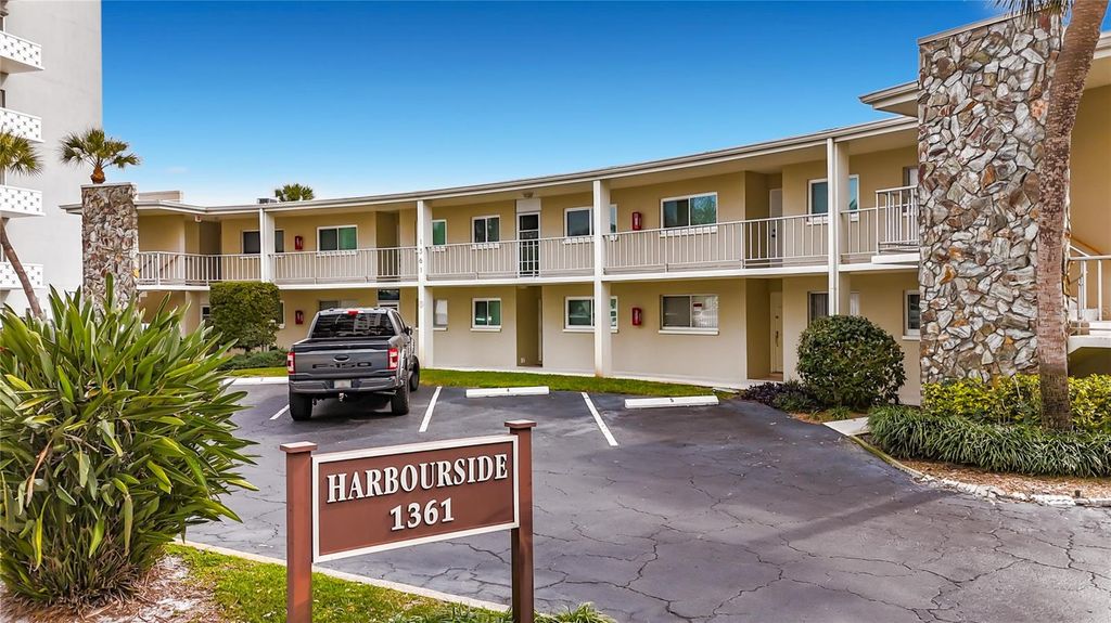 Image 51 of property listing at 1361 SNELL ISLE BOULEVARD NE 6, St Petersburg, FL 33704