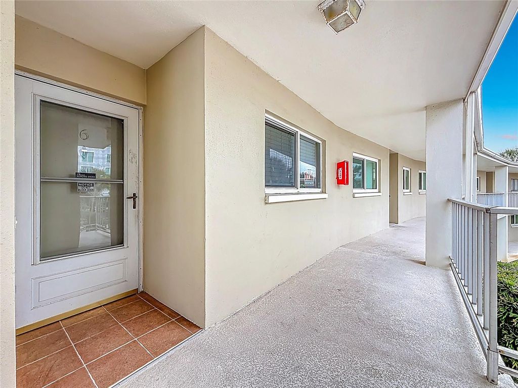 Image 54 of property listing at 1361 SNELL ISLE BOULEVARD NE 6, St Petersburg, FL 33704