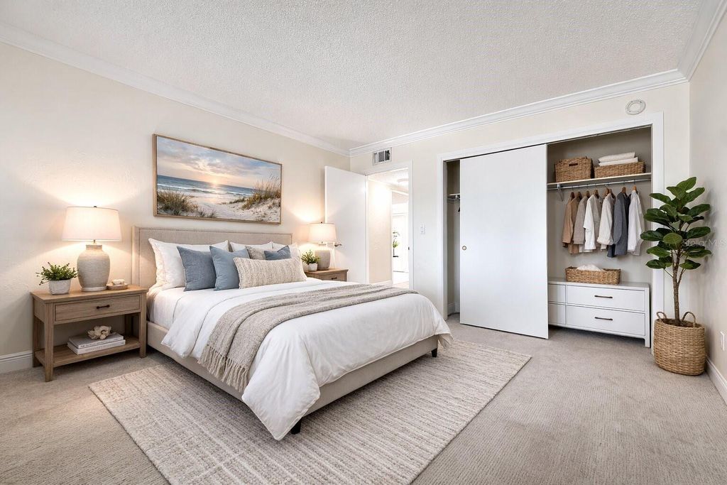 Image 9 of property listing at 1361 SNELL ISLE BOULEVARD NE 6, St Petersburg, FL 33704