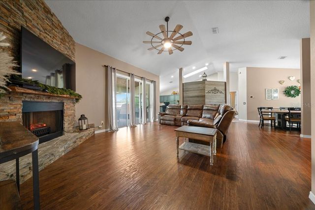 11985 SE 123RD AVENUE, Ocklawaha, FL 32179