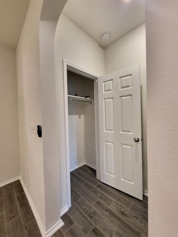 817 Solitude DR, Pflugerville, TX 78660