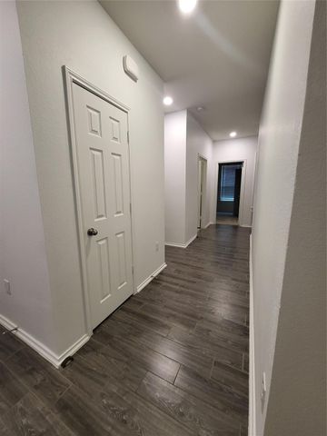 817 Solitude DR, Pflugerville, TX 78660