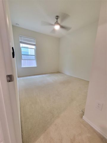 817 Solitude DR, Pflugerville, TX 78660