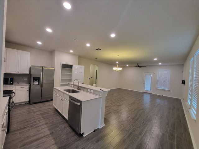 817 Solitude DR, Pflugerville, TX 78660