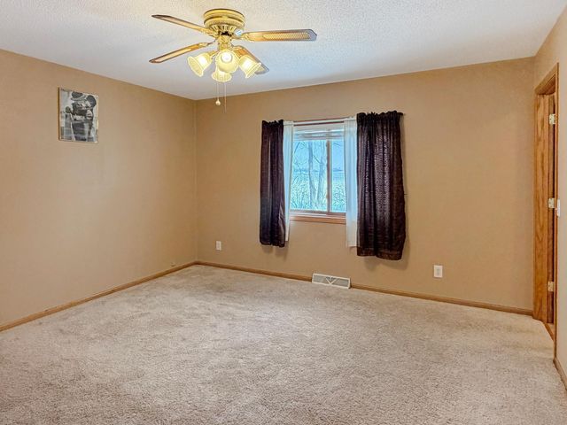 509 Summer Lane, Lakefield, MN 56150