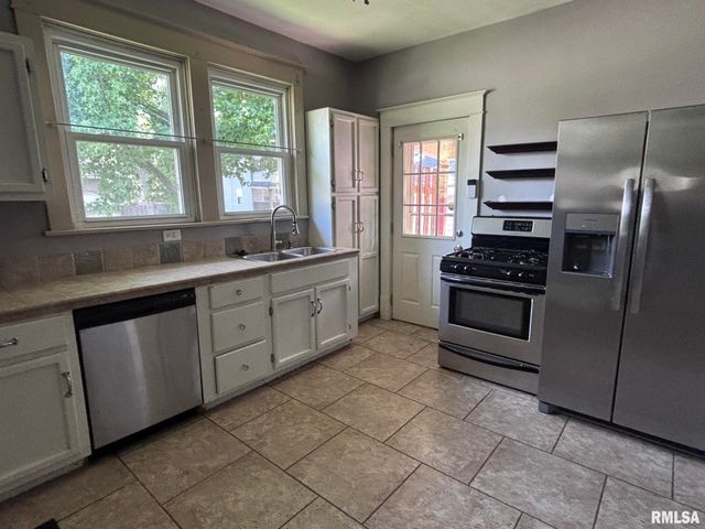1800 S 4TH Street, Springfield, IL 62703