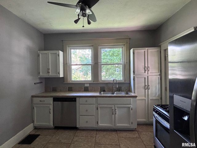 1800 S 4TH Street, Springfield, IL 62703
