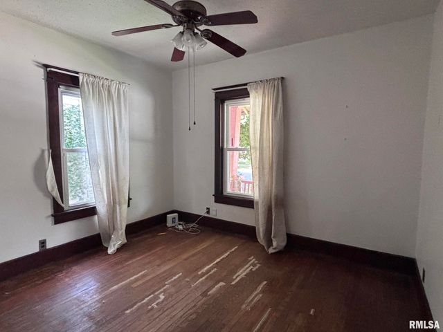 1800 S 4TH Street, Springfield, IL 62703