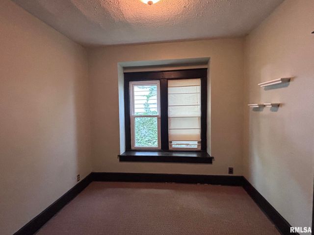 1800 S 4TH Street, Springfield, IL 62703