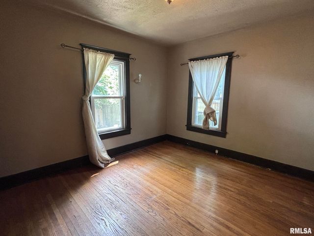 1800 S 4TH Street, Springfield, IL 62703