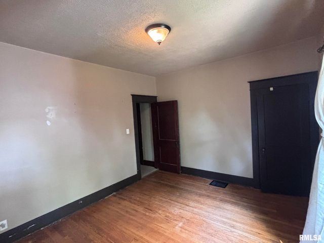 1800 S 4TH Street, Springfield, IL 62703