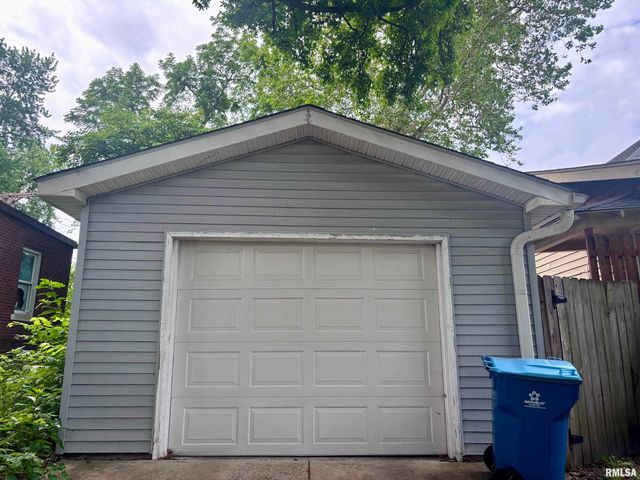 1800 S 4TH Street, Springfield, IL 62703