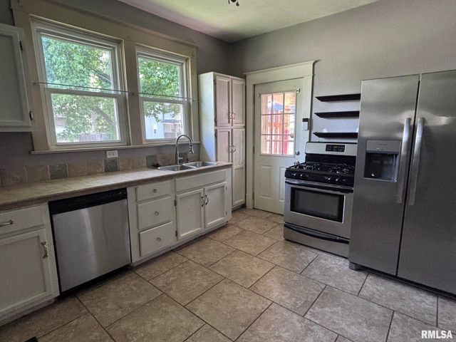 1800 S 4TH Street, Springfield, IL 62703