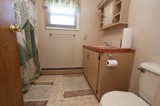 911 Camelot Dr, Exeter, NH 03833