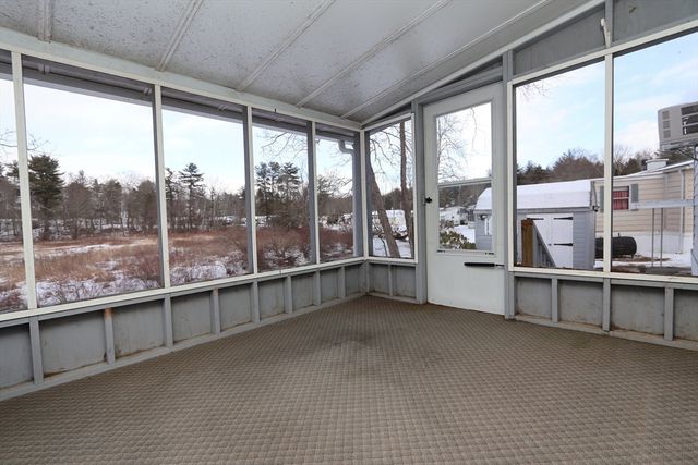 911 Camelot Dr, Exeter, NH 03833