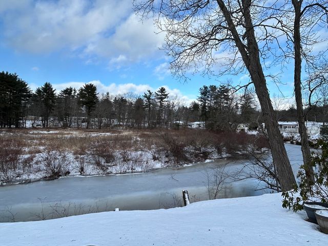 911 Camelot Dr, Exeter, NH 03833