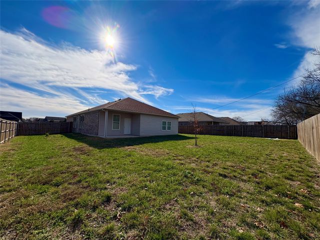 1121 Gannon Lane, Desoto, TX 75115