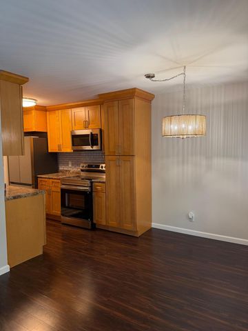 1642 River Bluff Court 105, Eagan, MN 55121