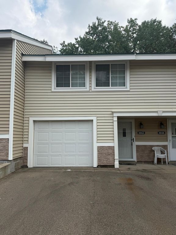 1642 River Bluff Court 105, Eagan, MN 55121